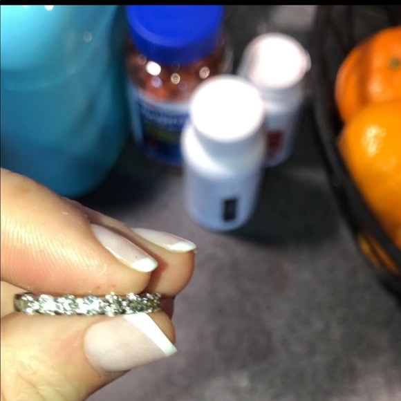 Diamond ring - Picture 8 of 8